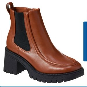 NWT in box. London Underground Rae lug sole boot. Size 9